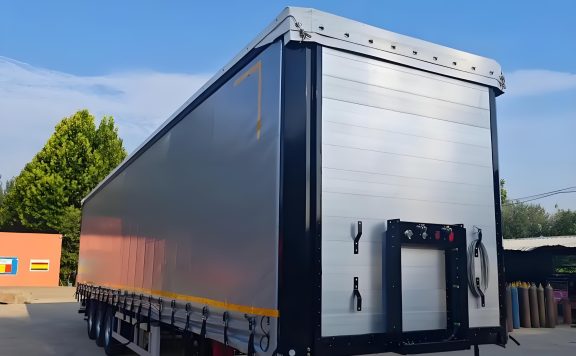 全新侧帘集装箱半挂运输车图片展示